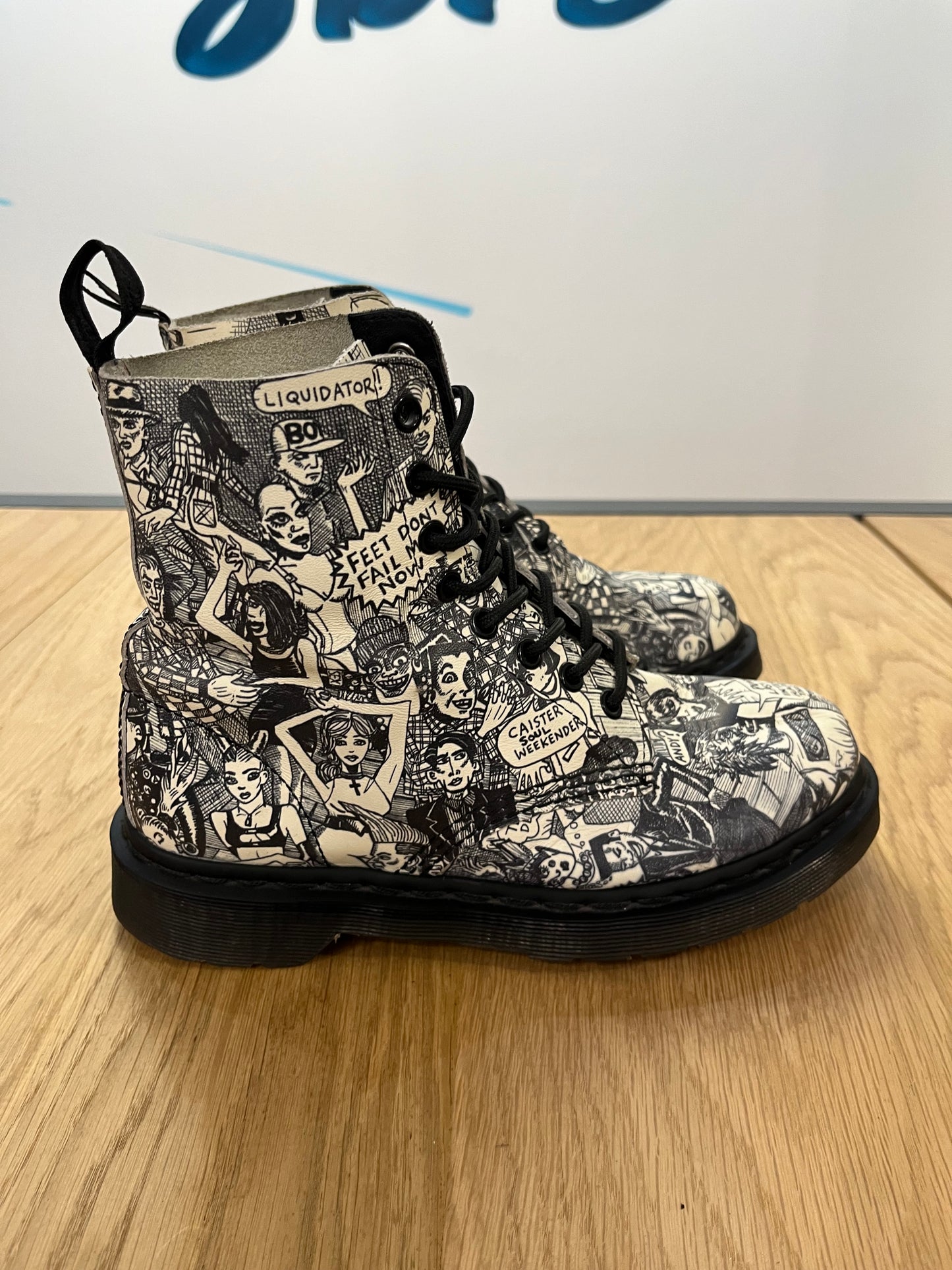 Rari stivali Dr. Martens x Mark Wigan party people (F949)