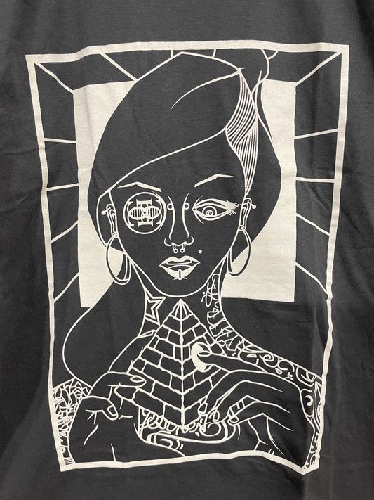 T shirt vecchia collezione Genethik tattooed girl grigio scuro