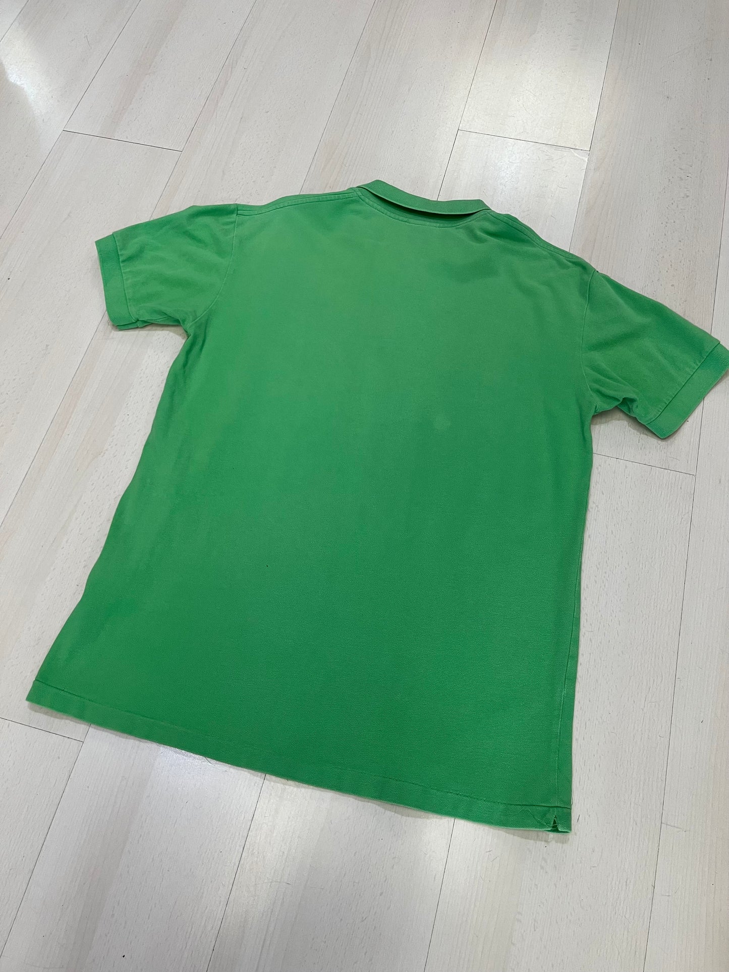 Polo Lacoste verde (H124)