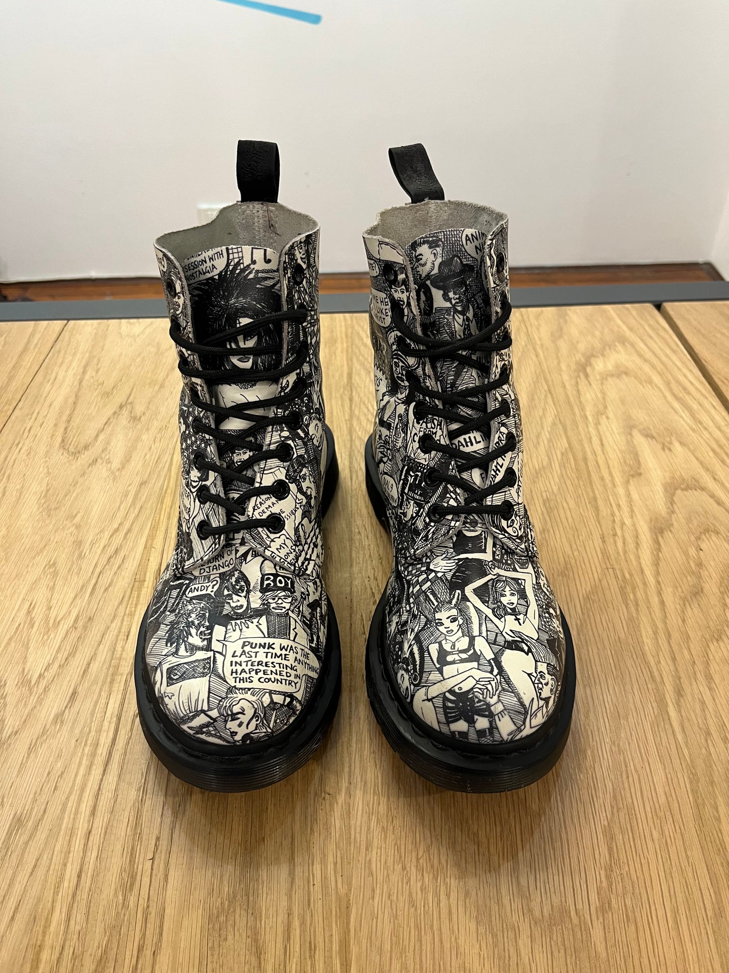 Rari stivali Dr. Martens x Mark Wigan party people (F949)