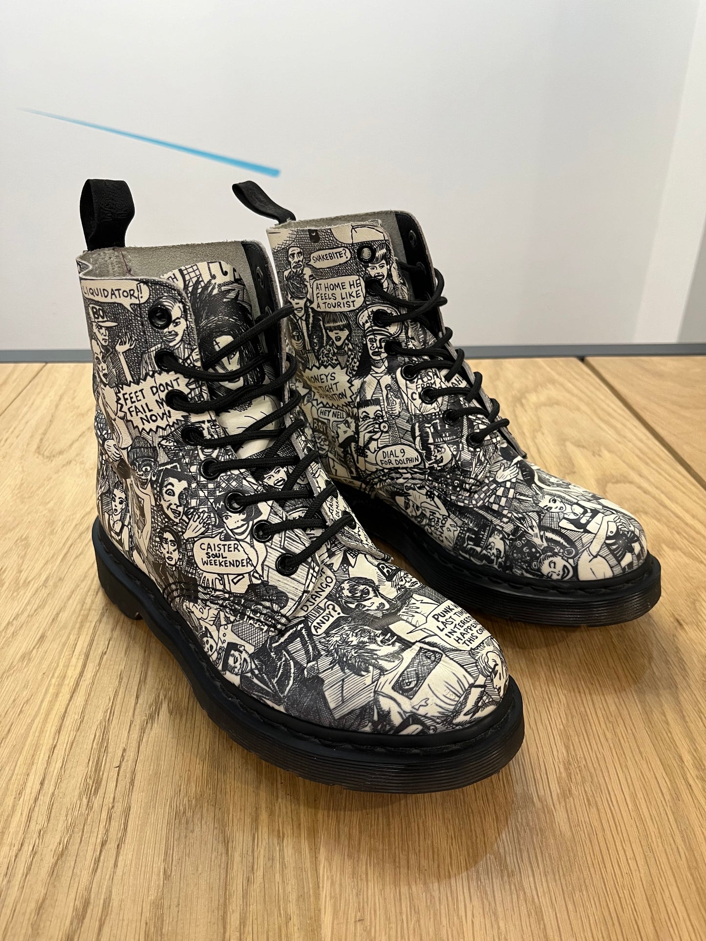 Rari stivali Dr. Martens x Mark Wigan party people (F949)