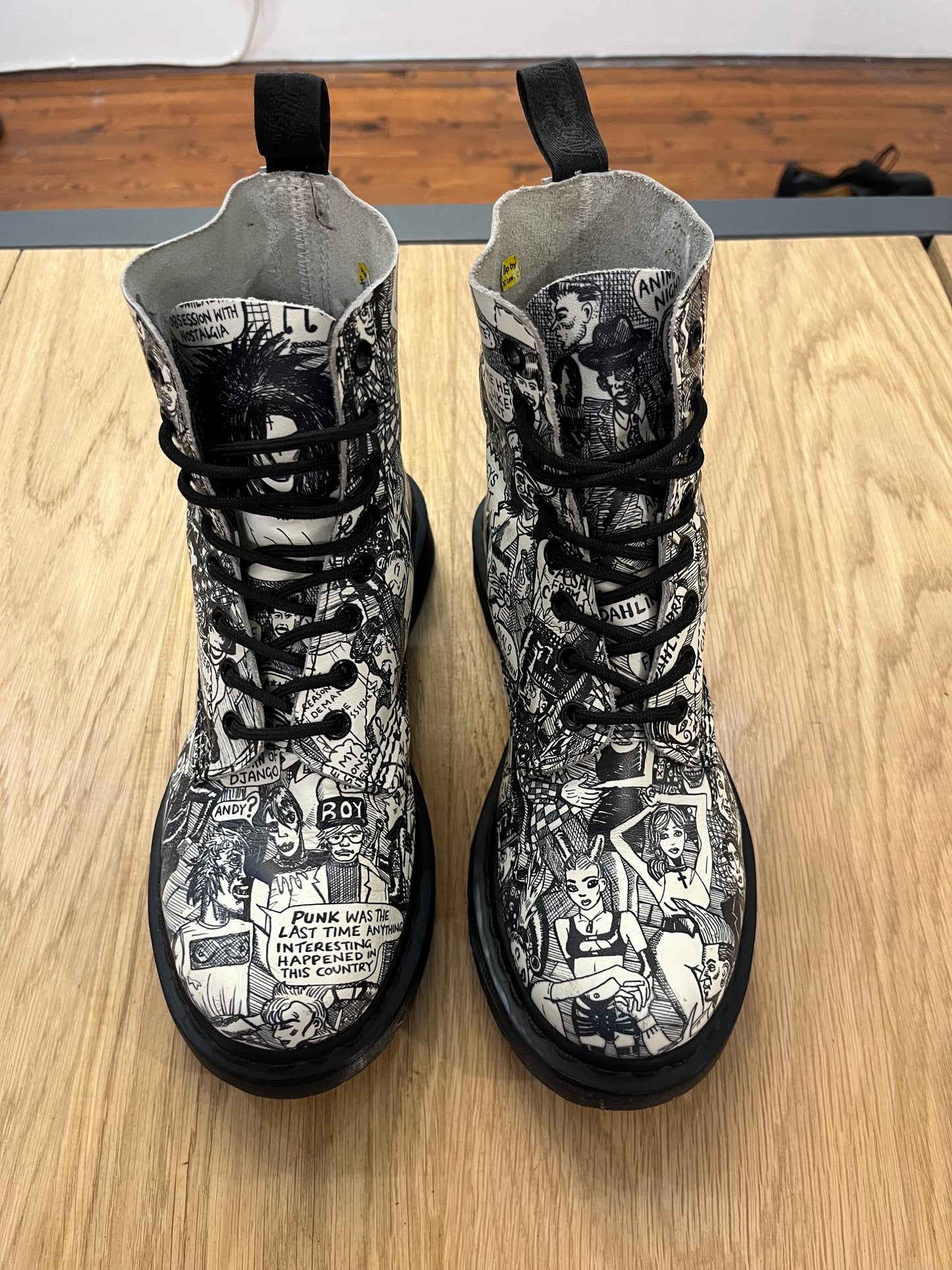 Rari stivali Dr. Martens x Mark Wigan party people (F949)