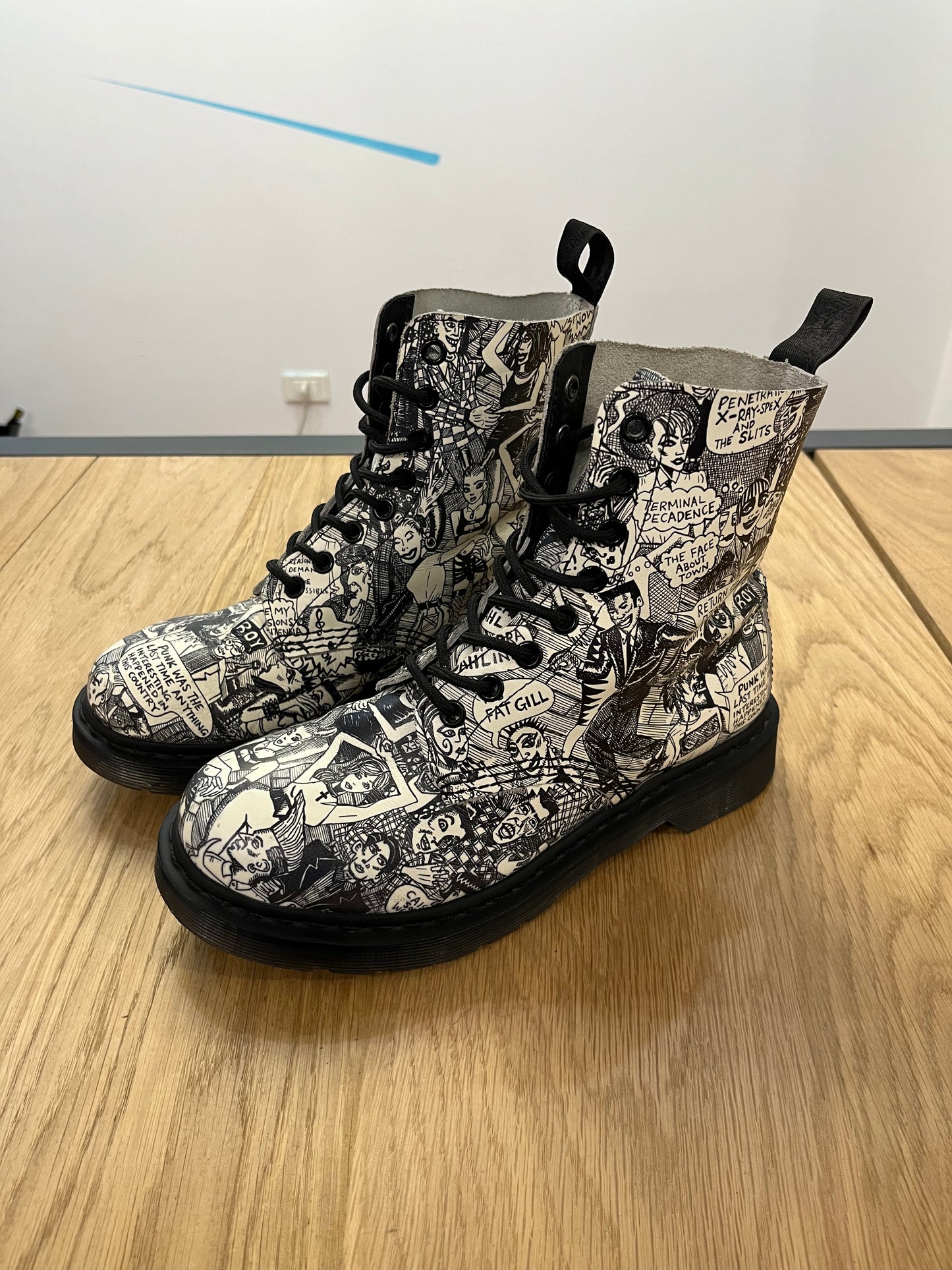Rari stivali Dr. Martens x Mark Wigan party people (F949)