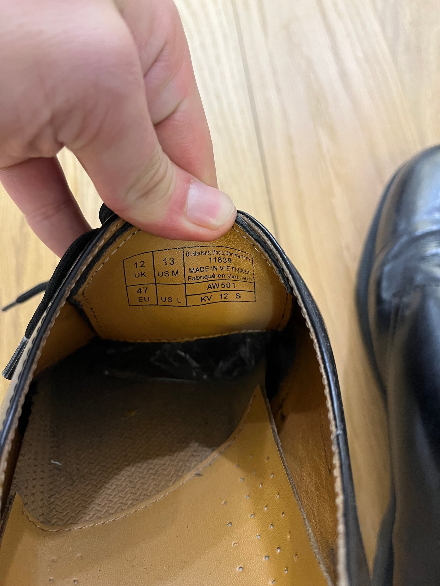 Scarpe Dr. Martens AW501 nere (G662)