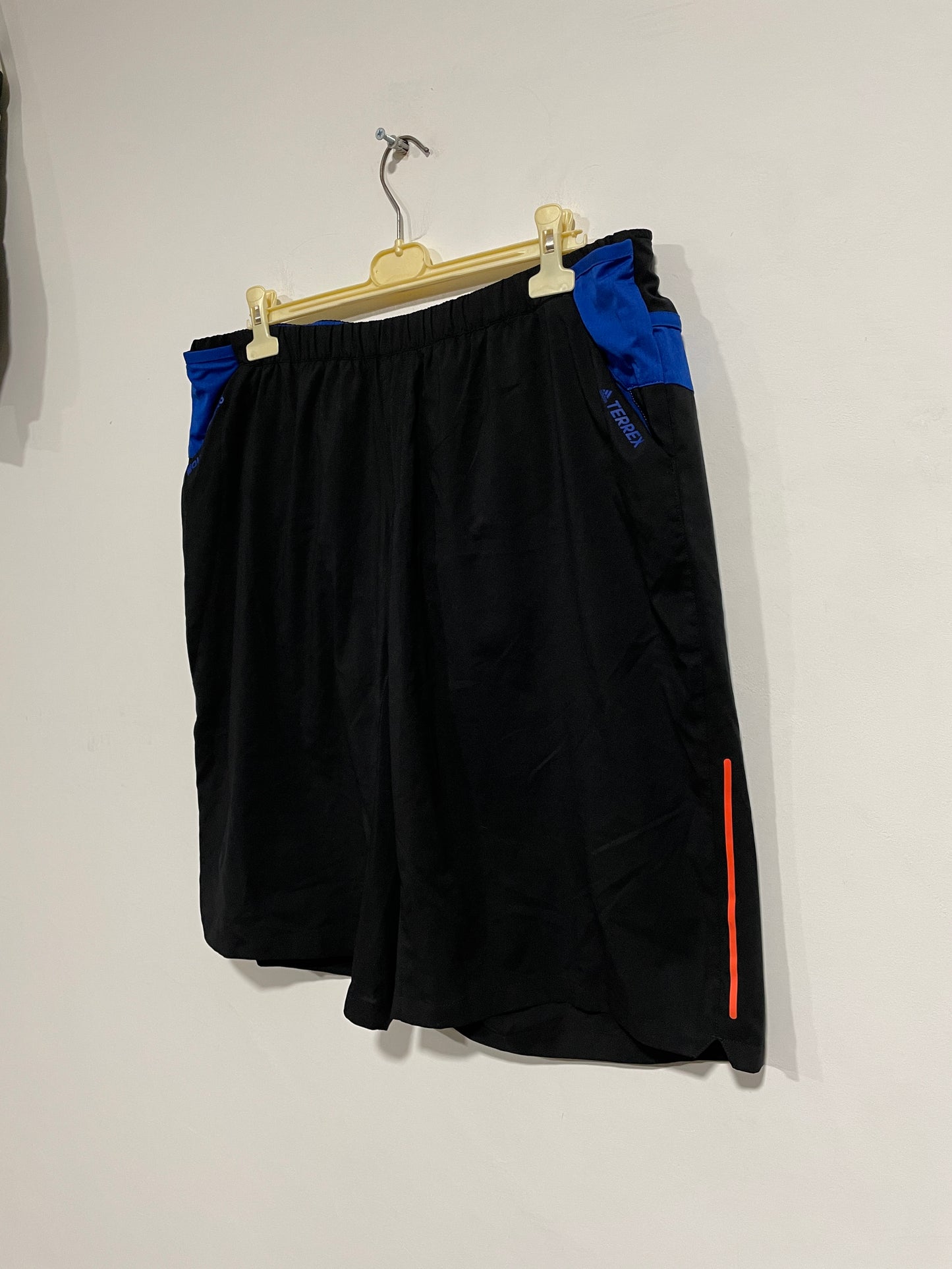 Shorts Adidas con tasche (B641)