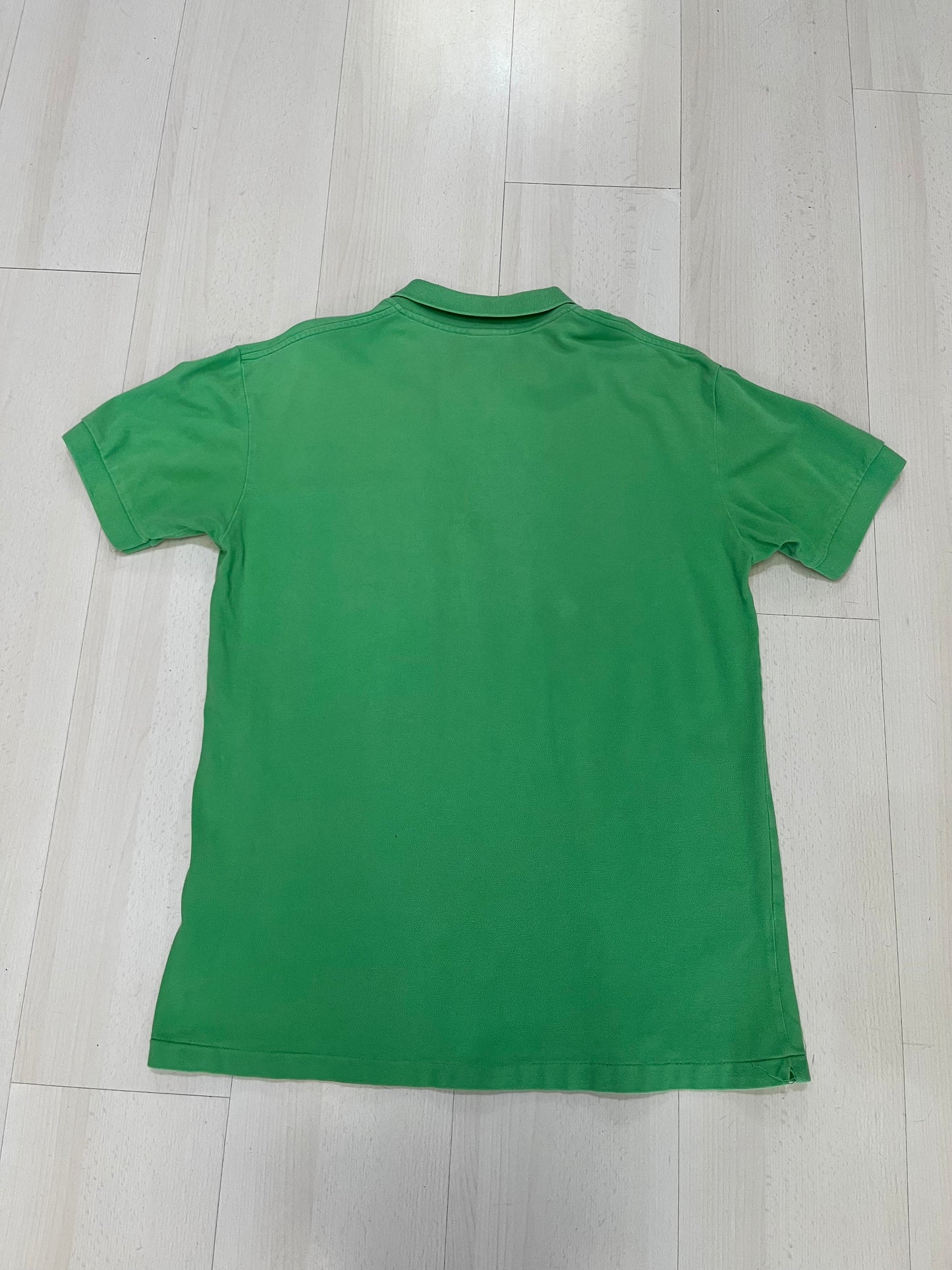 Polo Lacoste verde (H124)