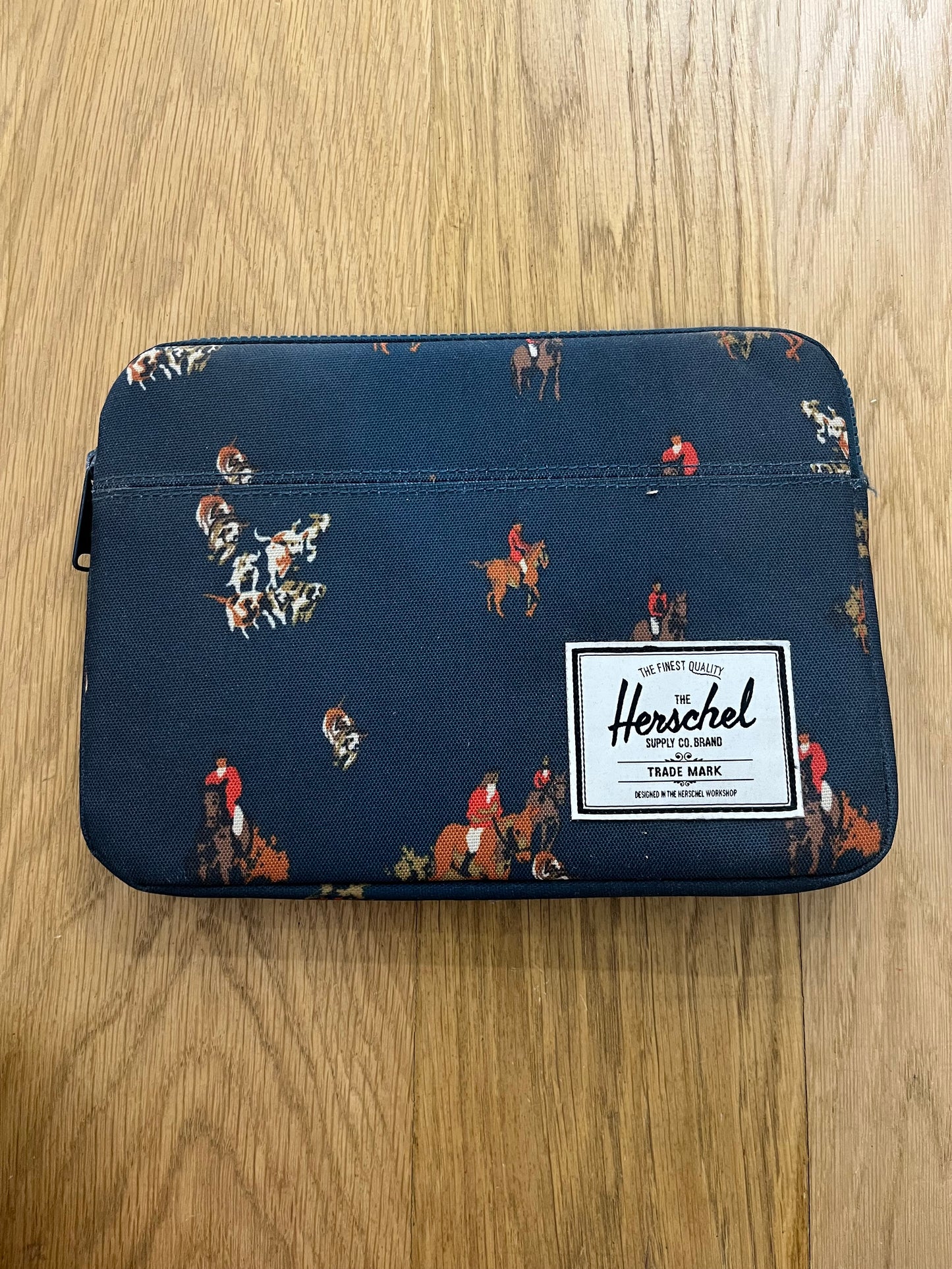 Porta iPad pochette Herschel nuovo con cartellino (H101)
