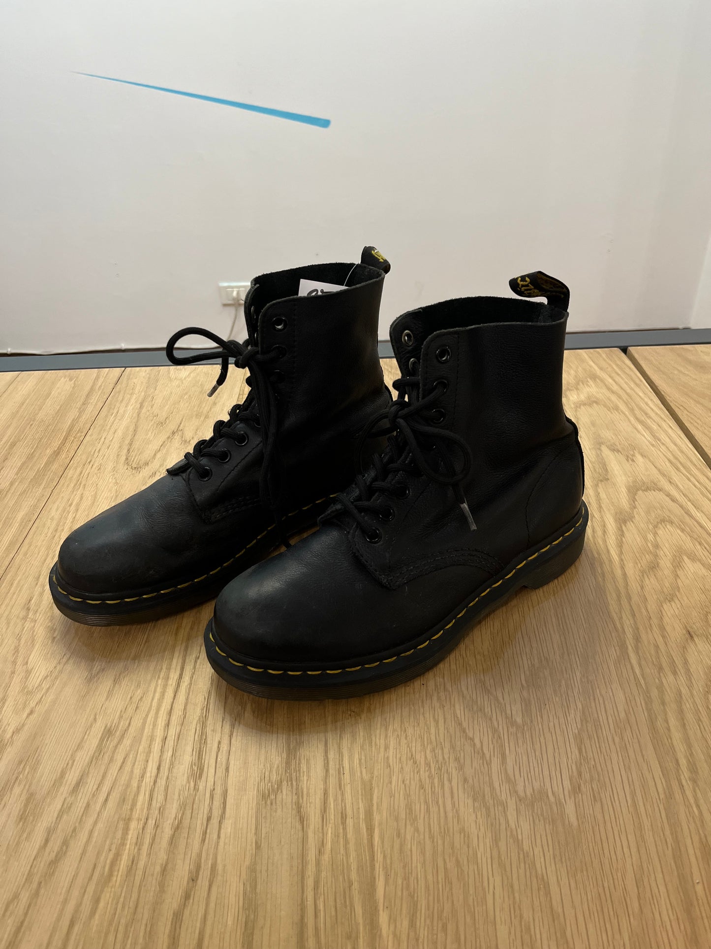 Anfibi Dr Martens pelle morbida (F831)