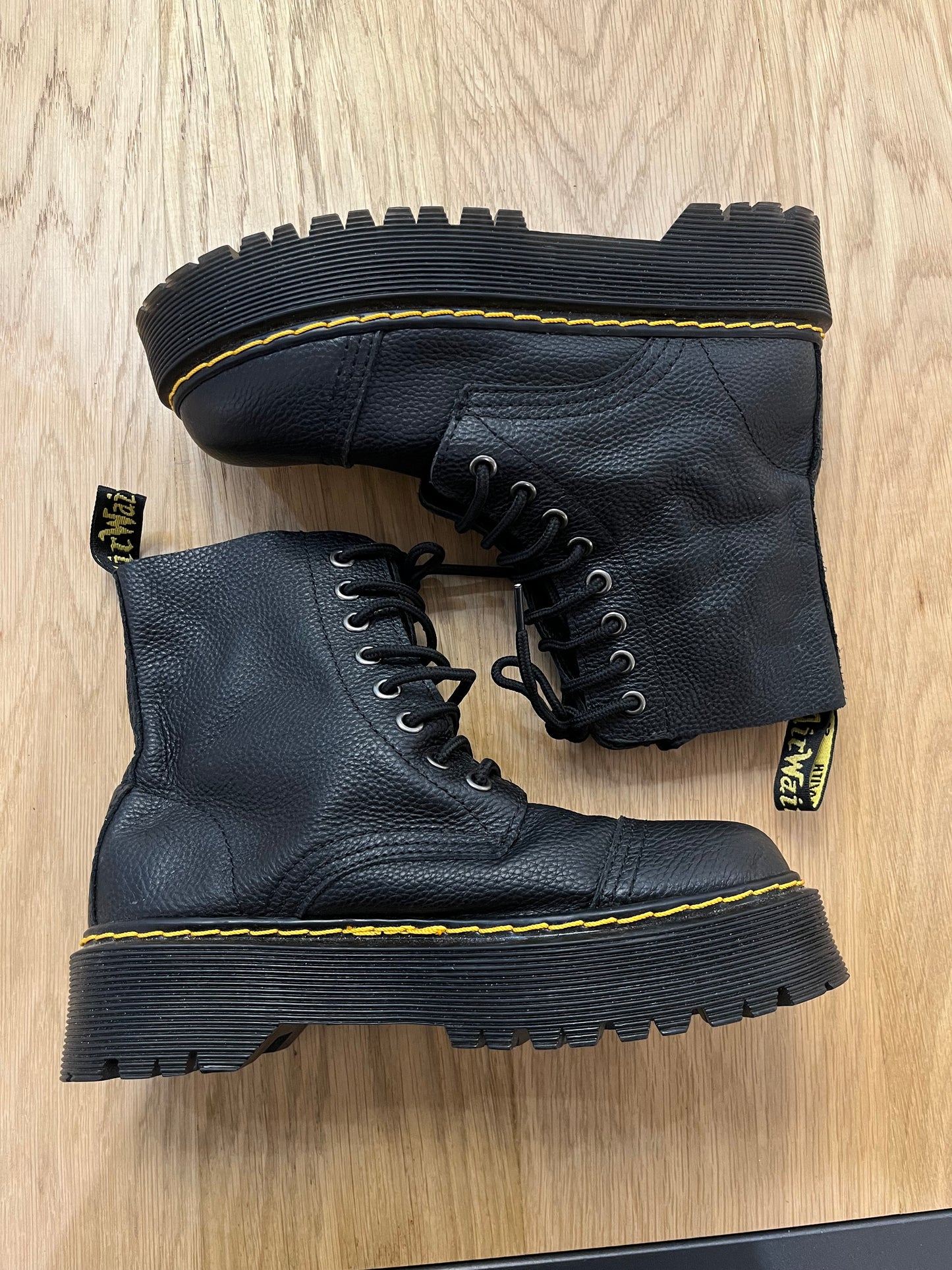 Stivaletti Dr Martens platform (F838)