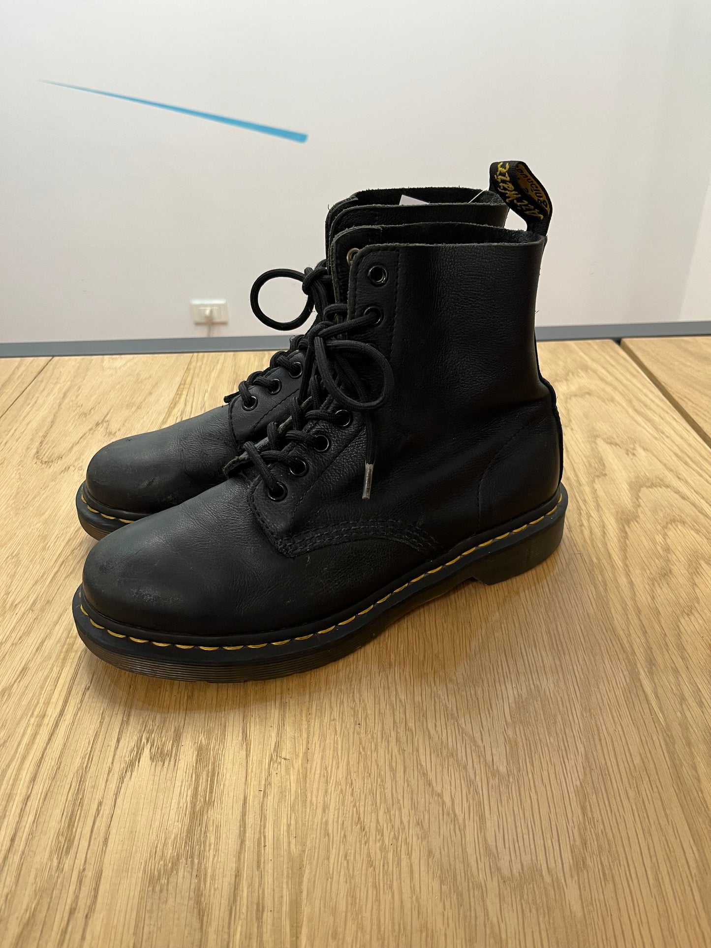 Anfibi Dr Martens pelle morbida (F831)