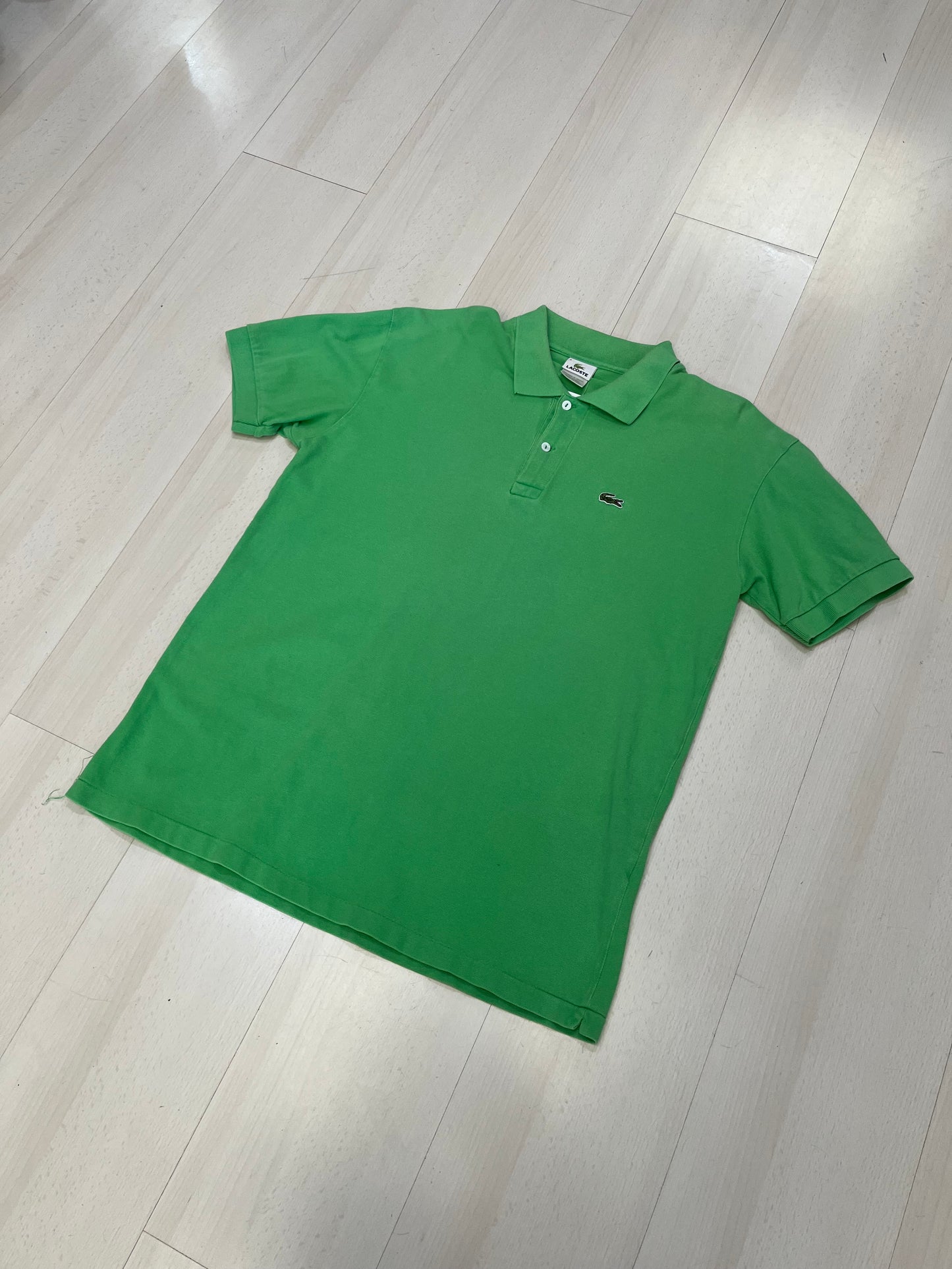Polo Lacoste verde (H124)