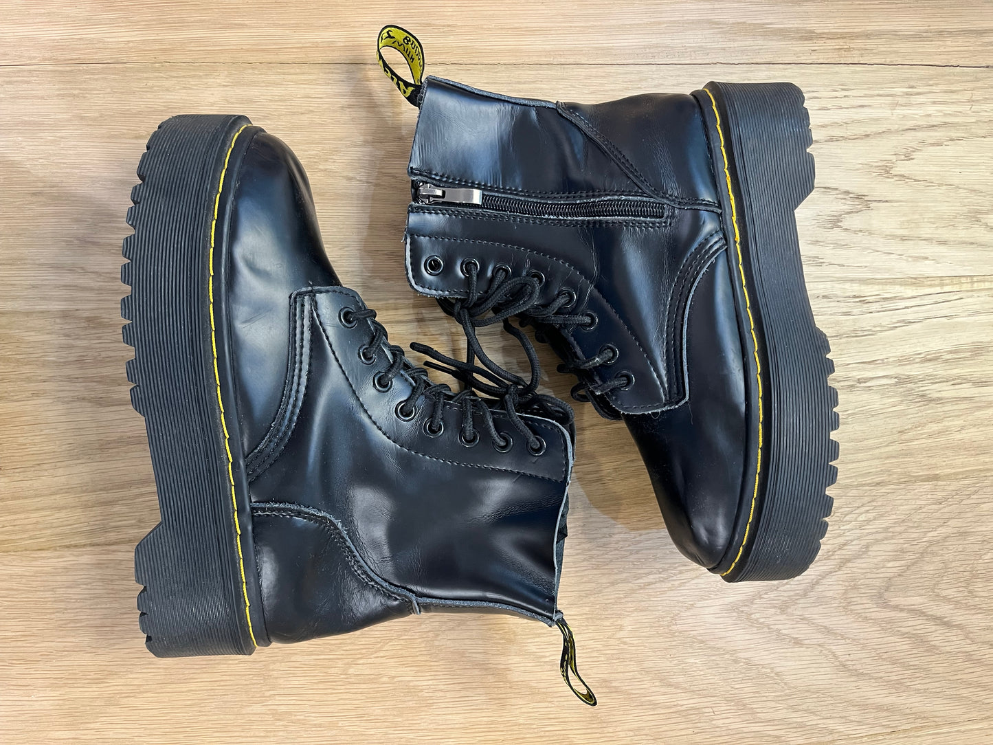 Stivaletti Dr. Martens platform (F847)