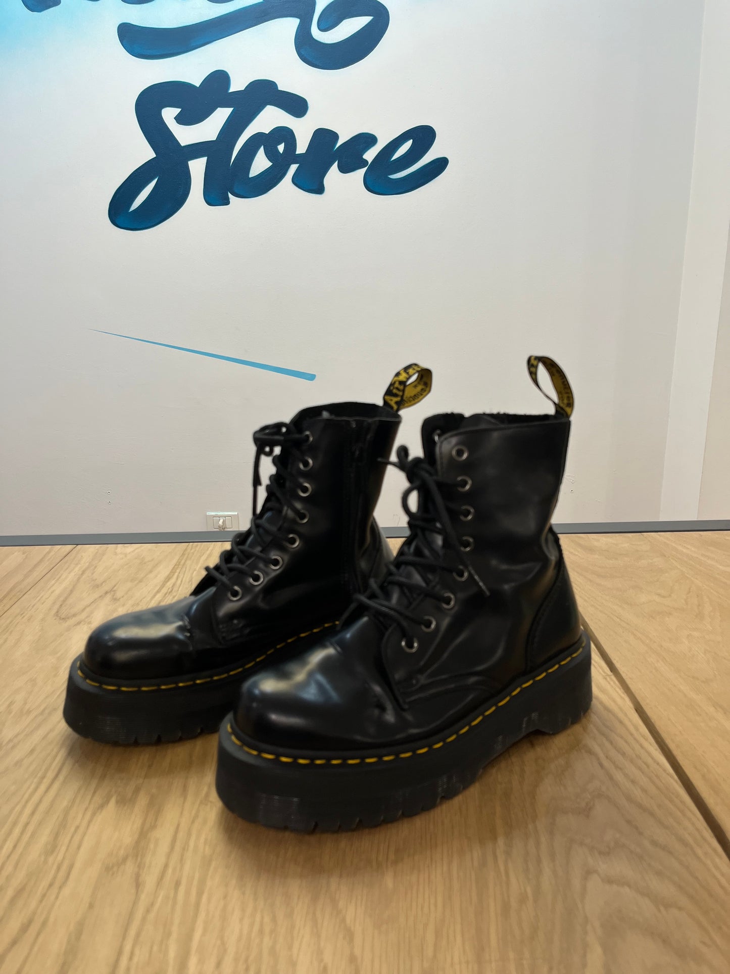 Anfibi dr martens platform neri (F835)