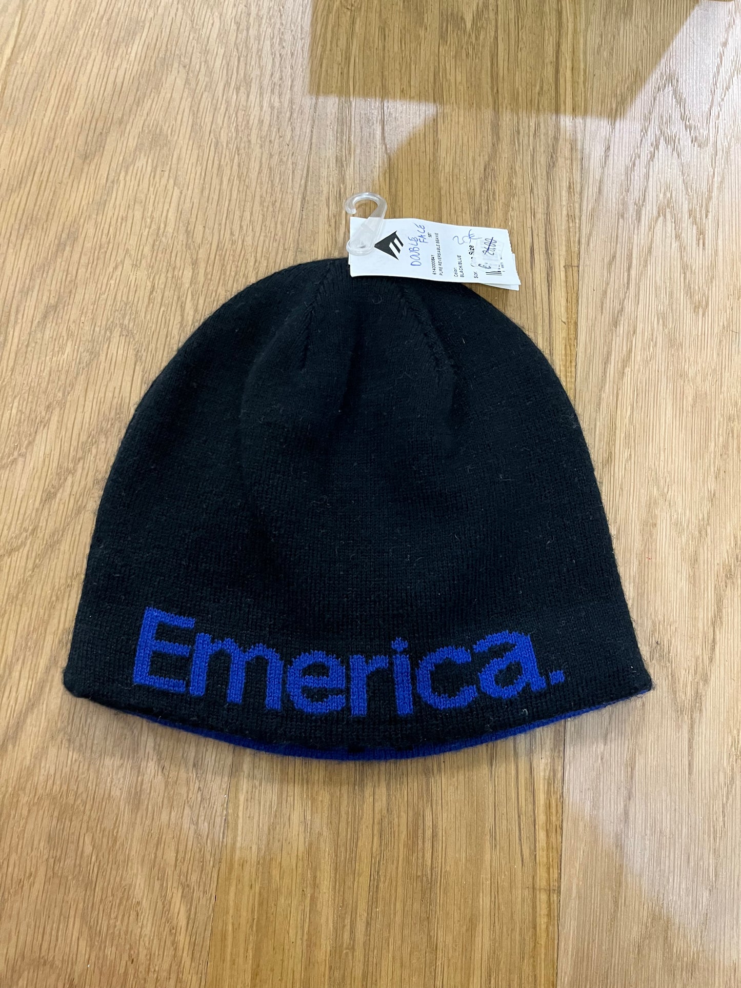 Berretto Emerica double face nuovo con cartellino (G690)