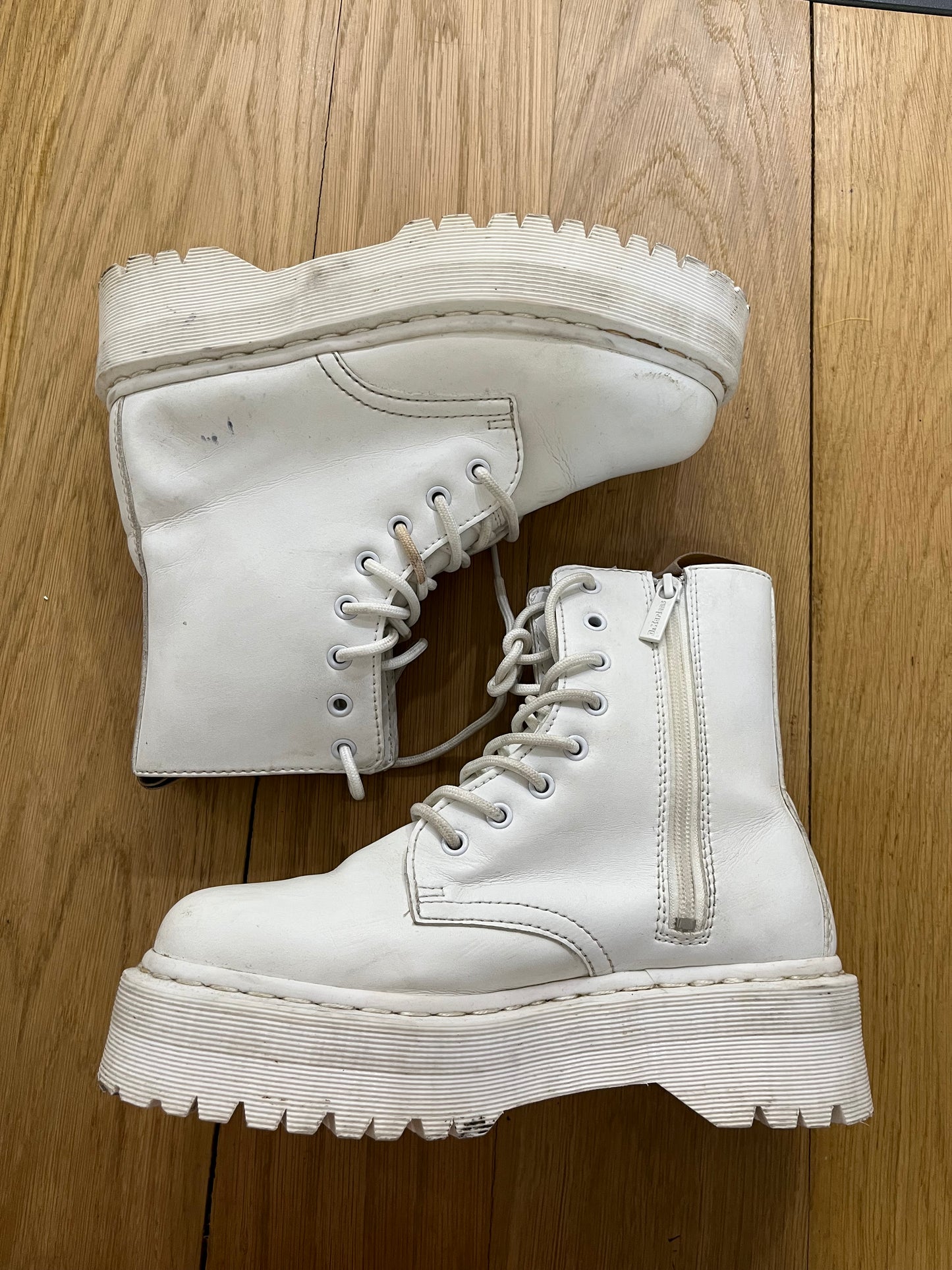 Stivali anfibi Dr Martens V Jadon II MONO platform bianchi (G666)