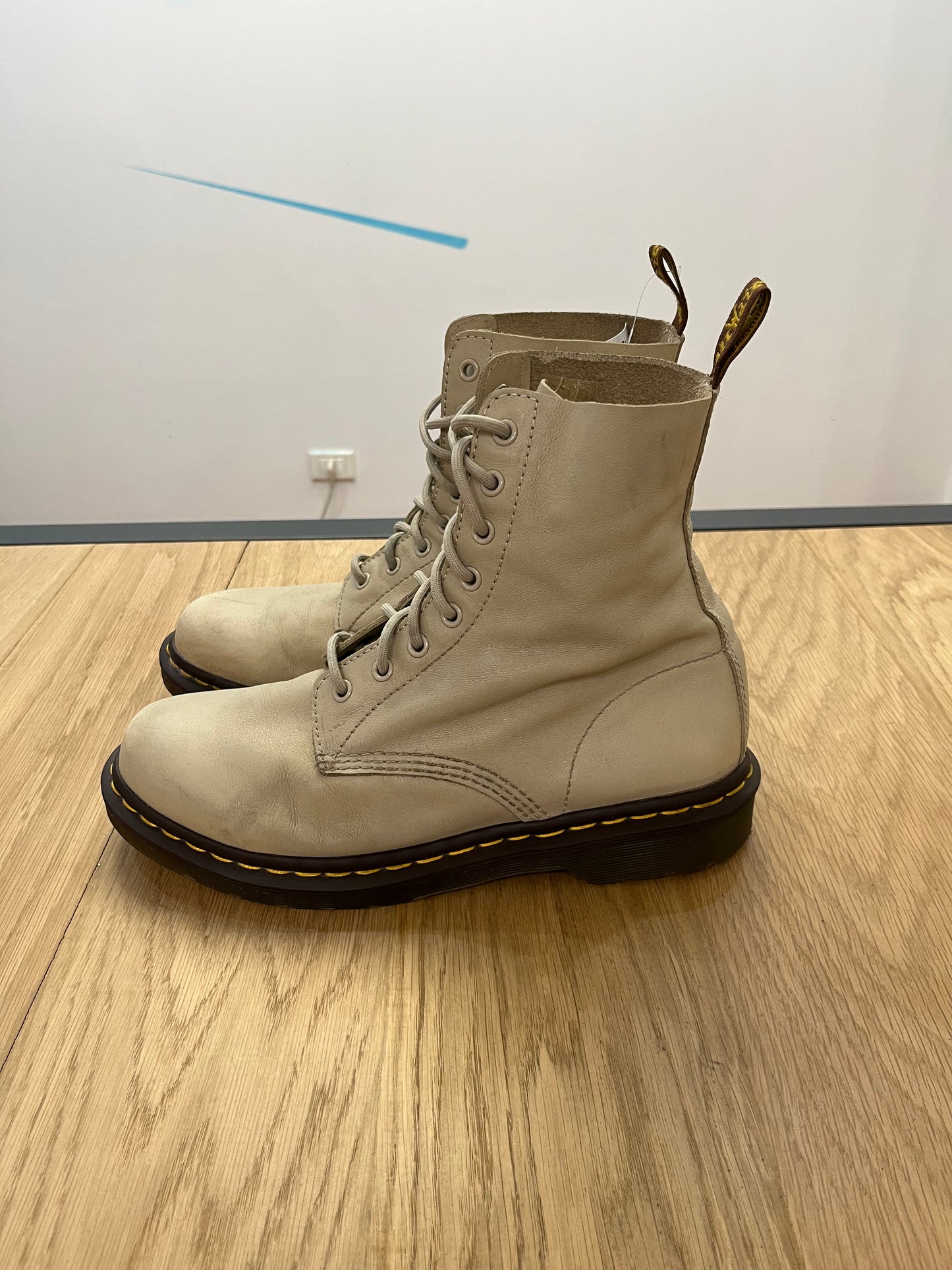 Stivali Dr Martens Pascal Beige (F832)