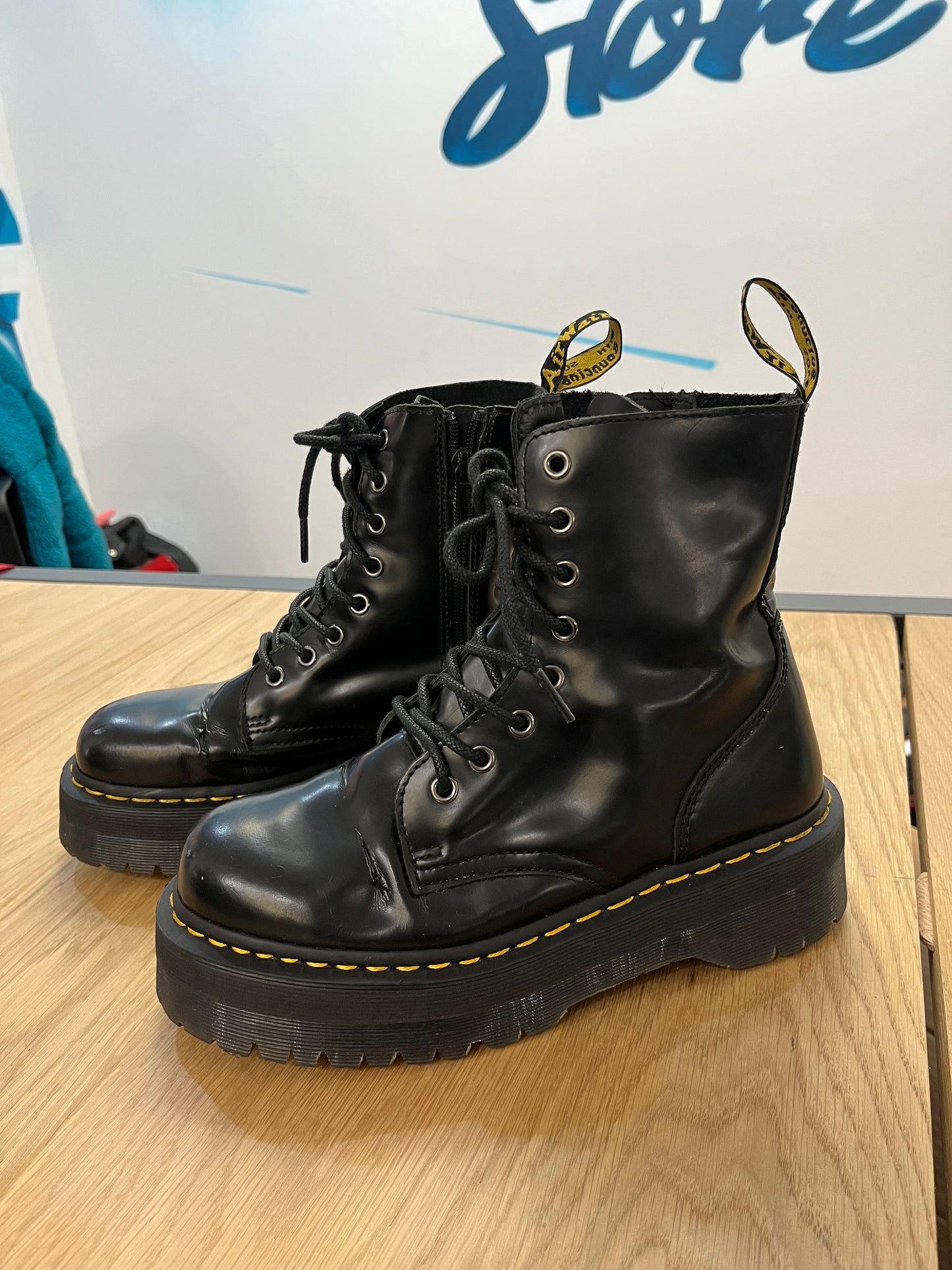 Anfibi dr martens platform neri (F835)