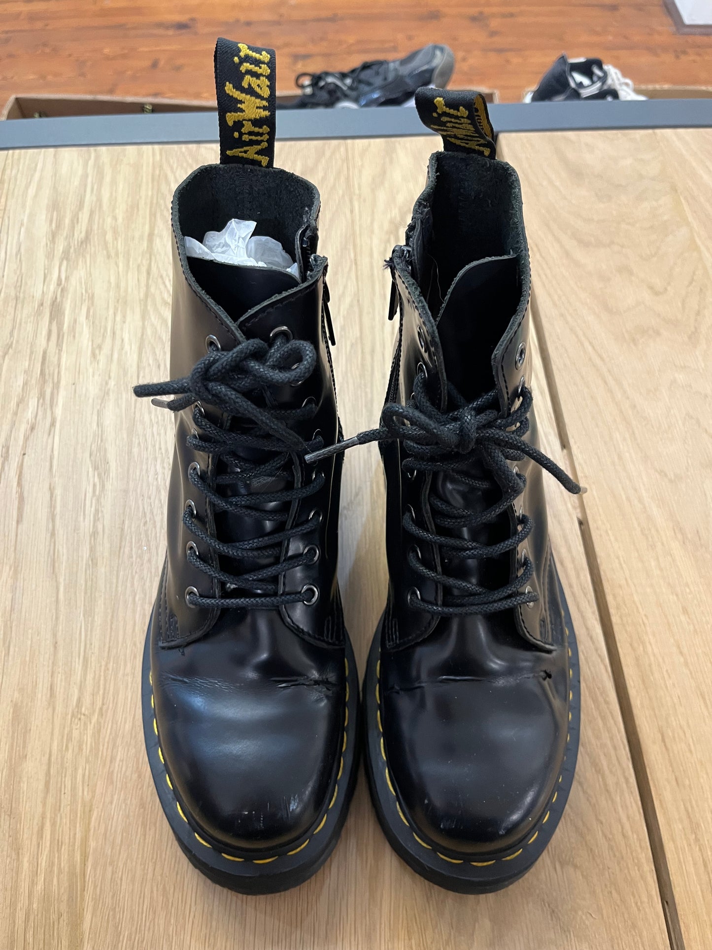 Anfibi dr martens platform neri (F835)