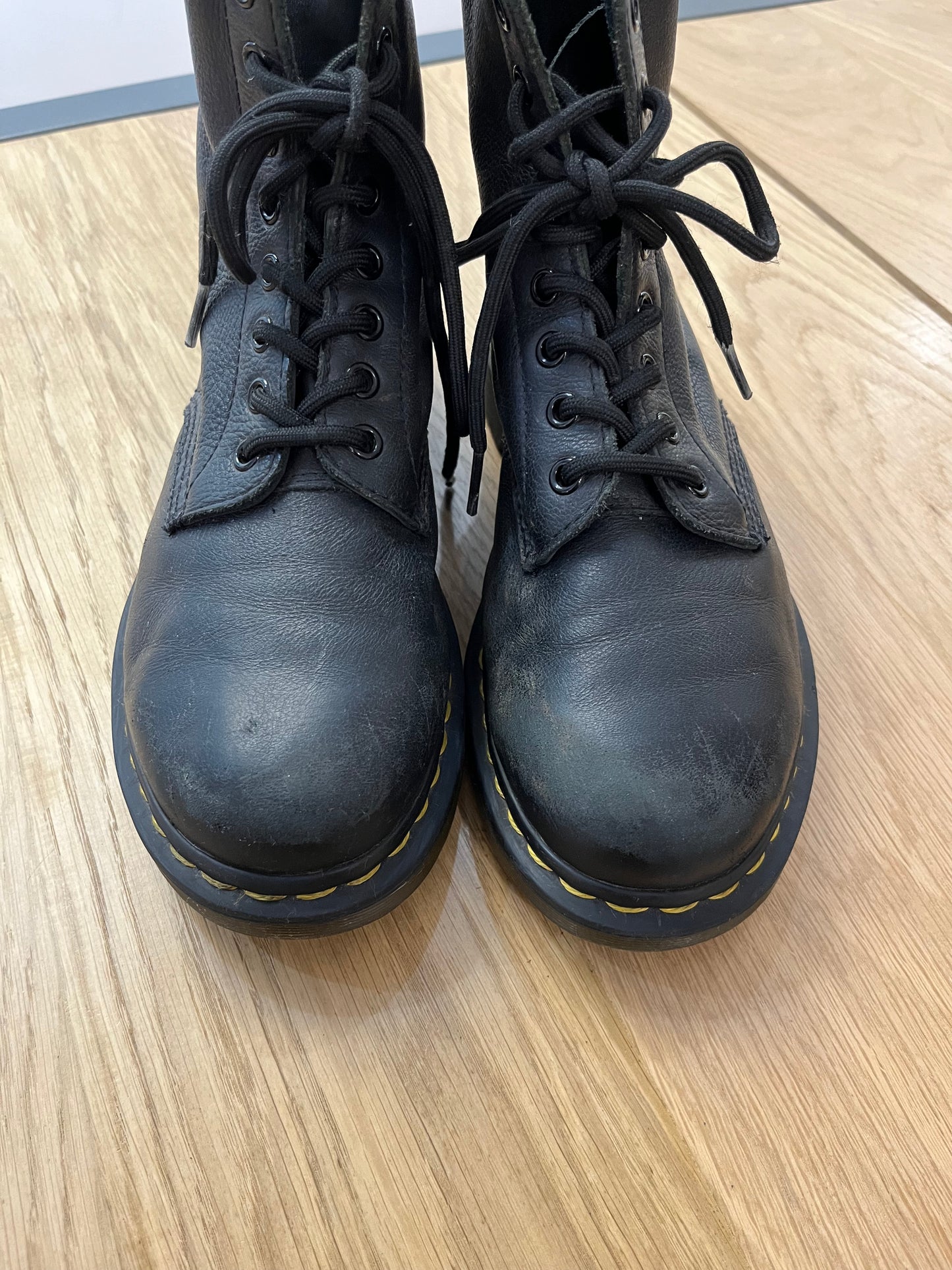 Anfibi Dr Martens pelle morbida (F831)