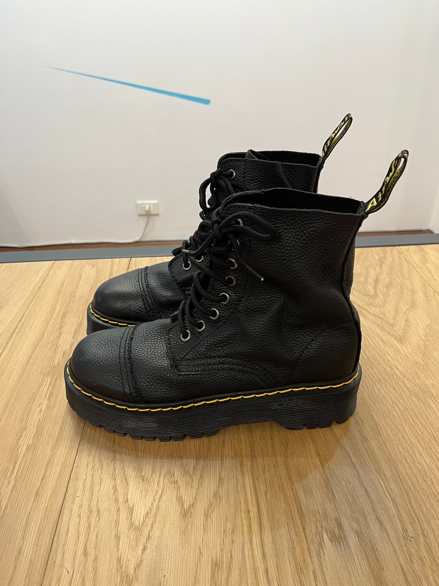 Stivaletti Dr Martens platform (F838)